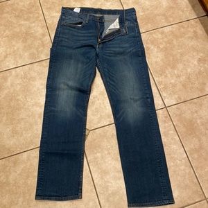 Mens levis 514 34 x 32 like new.